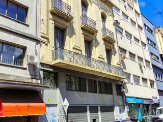 Edificio sin Expensas En Block LOCAL y Depósito Alquiler 1800 m²  2 ingresos DIVISIBLE