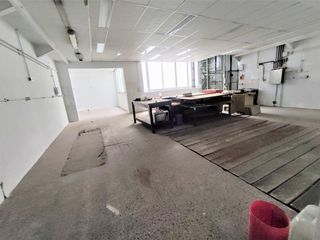Edificio sin Expensas En Block LOCAL y Depósito Alquiler 1800 m²  2 ingresos DIVISIBLE