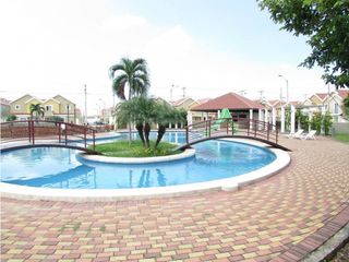 Foto 9 de VENDO HERMOSA CASA UBICADA EN MARINA D'OR PARK