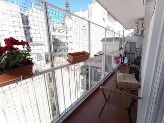 VENTA - 4 Ambientes con  Balcón Corrido - Refaccionado a Nuevo - ONCE
