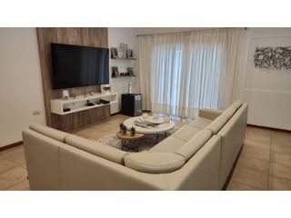 VENTA DE VIVIENDA EN CERRO DE LAS ROSAS - VIV0275