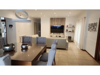 VENTA DE VIVIENDA EN CERRO DE LAS ROSAS - VIV0275