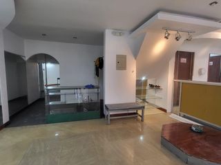 Rumipamba, Local Comercial en renta, 210 m2, 2 ambientes, 2 baños