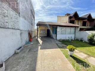 Venta casa de 3 ambientes con patio en Berazategui