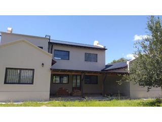 VENTA DE CAMPO CON DOS VIVIENDAS - VIV0213