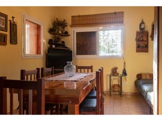 VENTA DE CAMPO CON DOS VIVIENDAS - VIV0213