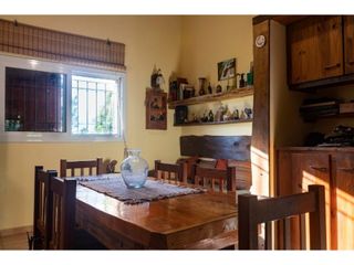 VENTA DE CAMPO CON DOS VIVIENDAS - VIV0213