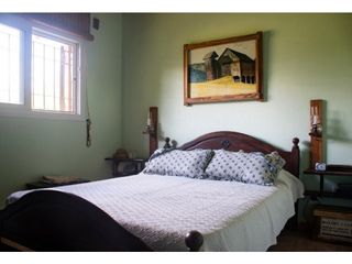 VENTA DE CAMPO CON DOS VIVIENDAS - VIV0213