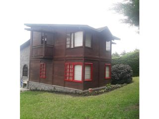 Vende Cabaña 2 pisos, acceso directo vía de Buga a Loboguerrero