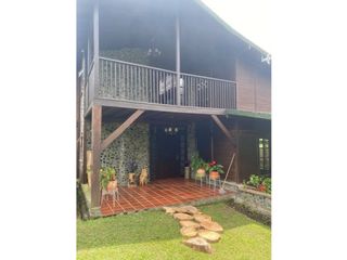 Vende Cabaña 2 pisos, acceso directo vía de Buga a Loboguerrero