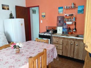 Casa en venta - 1 dormitorio 1 baño - 70mts2  - Mar Del Tuyu