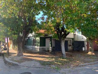 Casa con Departamento en venta en Quilmes Oeste Centro