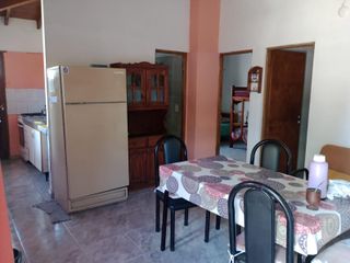 Casa en venta - 2 Dormitorios 1 Baño 1 Cochera - 100 mts2 - Mar Del Tuyu