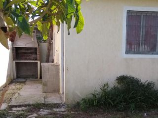Casa en venta - 2 Dormitorios 1 Baño 1 Cochera - 100 mts2 - Mar Del Tuyu
