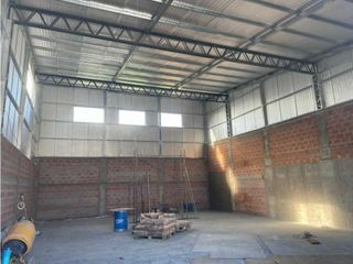 Foto 5 de Galpón a estrenar a una cuadra de Champagnat. Distrito Ie