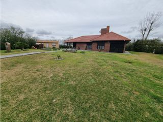 Foto 5 de CHALET CON PARQUE Y PILETA