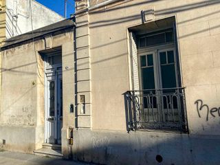 Oportunidad!! PH a refaccionar en Barracas con terraza