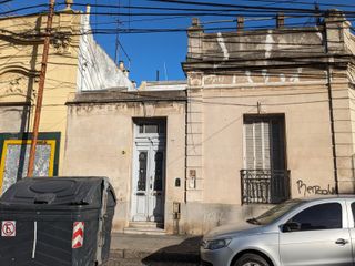 Oportunidad!! PH a refaccionar en Barracas con terraza