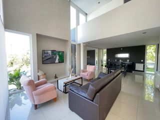 Foto 2 de CASA EN ALQUILER TEMPORADA EN RUMENCO
