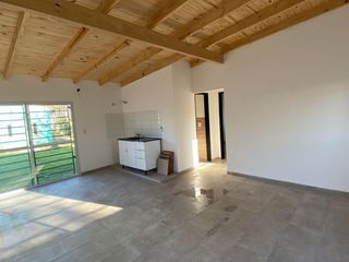 Casa en venta - 2 Dormitorios 1 Baño - 234Mts2 - Villa Elisa, La Plata