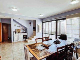 Casa en venta - 4 Dormitorios 2 Baños - 360mts2 - Manuel B. Gonnet, La Plata