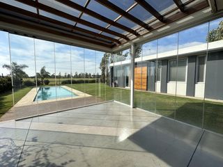 Casa en La Rinconada en venta - 3 dormitorios - Vista al polo - permuta