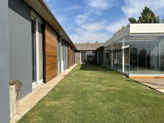 Casa en La Rinconada en venta - 3 dormitorios - Vista al polo - permuta