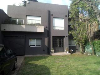 Foto 2 de Casa en venta en Parque Quirno