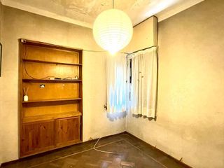 Casa en venta - 3 Dormitorios 1 Baño - Cochera - 211Mts2 - Bernal, Quilmes