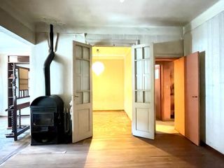 Casa en venta - 3 Dormitorios 1 Baño - Cochera - 211Mts2 - Bernal, Quilmes