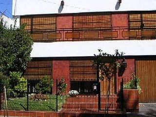 Foto 1 de CASA EN VENTA 5 AMBIENTES, 2 PLANTAS- QUILMES