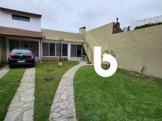 Foto 2 de CHALET CENTRICO EN CARLOS PELLEGRINI  GRAL RODRIGUEZ