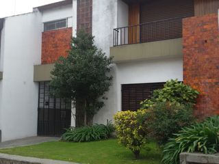 Foto 1 de CHALET CENTRICO EN CARLOS PELLEGRINI  GRAL RODRIGUEZ