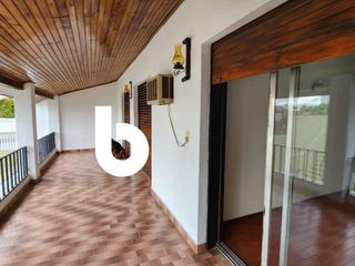 Foto 9 de CHALET CENTRICO EN CARLOS PELLEGRINI  GRAL RODRIGUEZ