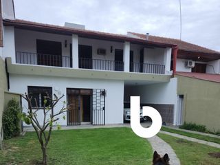 Foto 4 de CHALET CENTRICO EN CARLOS PELLEGRINI  GRAL RODRIGUEZ