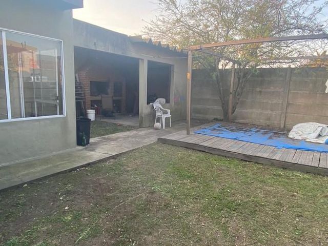 Casa en venta - 3 dormitorios 1 baño - 88mts2  - Tolosa [FINANCIADA]