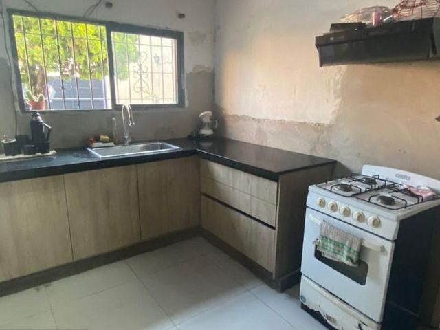 Casa en venta - 3 dormitorios 1 baño - 88mts2  - Tolosa [FINANCIADA]