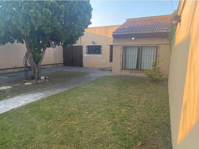 Casa en venta - 3 dormitorios 1 baño - 88mts2  - Tolosa [FINANCIADA]
