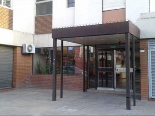 Vende Departamento 3 ambientes c/ cochera - Moreno (Centro)