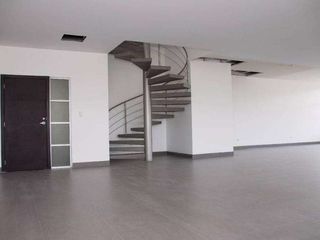 Foto 2 de Venta o Alquiler de Moderna y Amplia Oficina en Edificio Olivos Tower