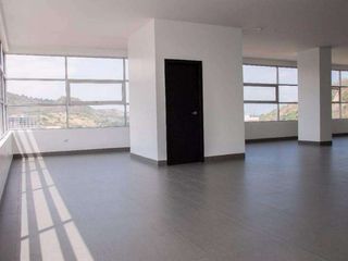 Foto 1 de Venta o Alquiler de Moderna y Amplia Oficina en Edificio Olivos Tower