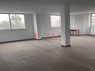 Foto 15 de Esquina con López de Ayala en San Borja 

El inmueble es perfecto para ser usado como academia, instituto o cualquier centro de estudios.  Se alquil