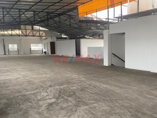 Foto 20 de Esquina con López de Ayala en San Borja 

El inmueble es perfecto para ser usado como academia, instituto o cualquier centro de estudios.  Se alquil