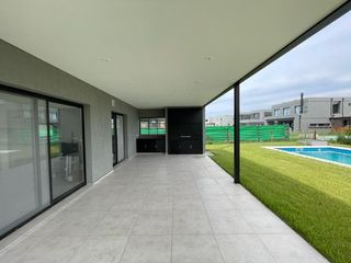 Foto 33 de Casa en venta en Belen de Escobar