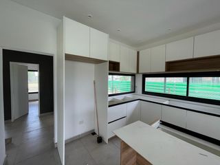 Foto 15 de Casa en venta en Belen de Escobar