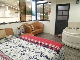 Casa en Venta de 3  dormitorios con atico, 2  parqueaderos, en Urbanización La Pampa