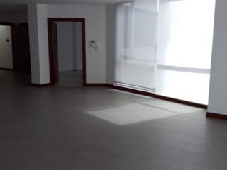 RENTA / ALQUILER departamento moderno sector Quito Tenis. 192 m2, balcón, 3 dormitorios
