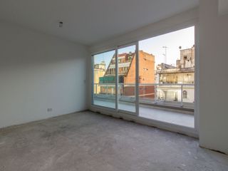 Oficina alquiler en Palermo Chico con balcón