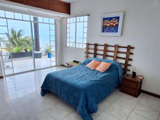 Casa en  Bahía con tres Departamentos - Frente al Mar