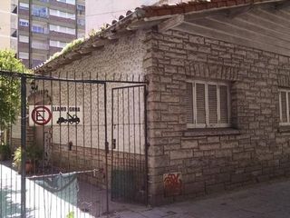 VENDO CHALET A DEMOLER COMO LOTE - IDEAL PARA EDIFICIO - ATENCION EMPRENDEDORES - MACROCENTRO